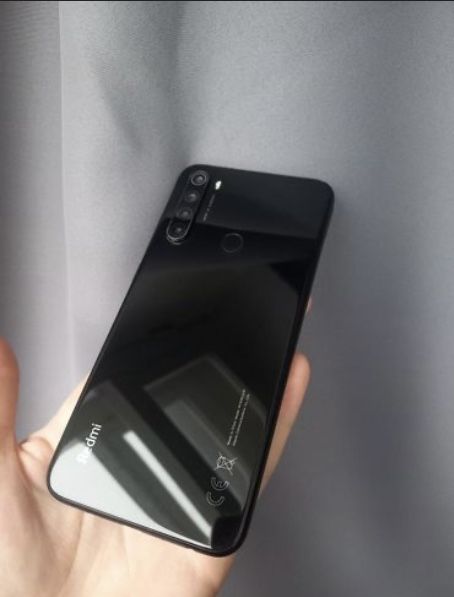 Продам Redmi Note 8 /64G black в хорошем состянии все работает все