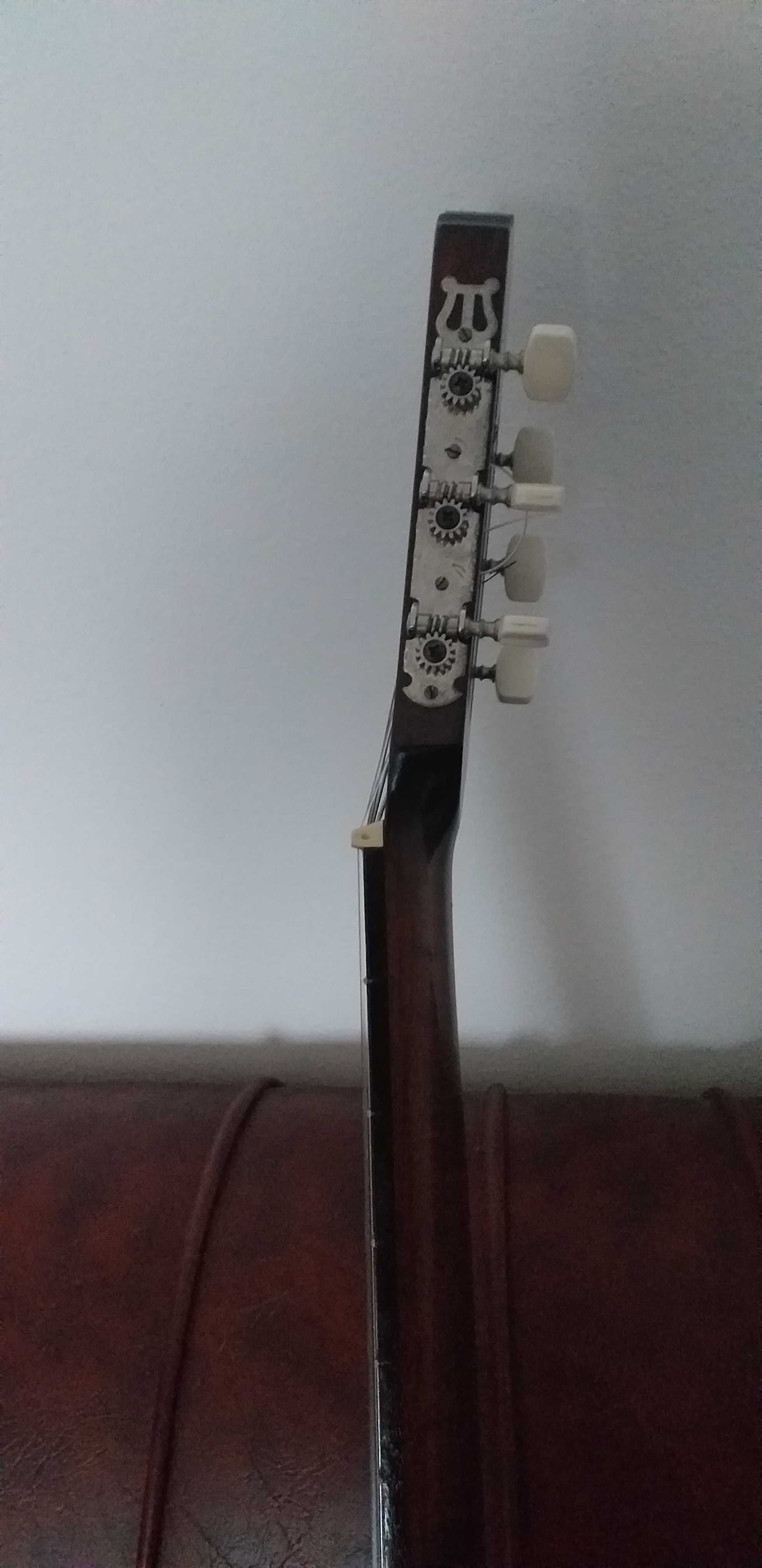 Chitară veche clasică foarte îngrijită perfect funcțională