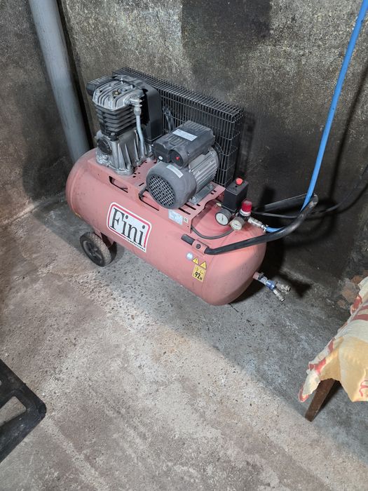 Compresor 2,2 kw butelie 100 L.