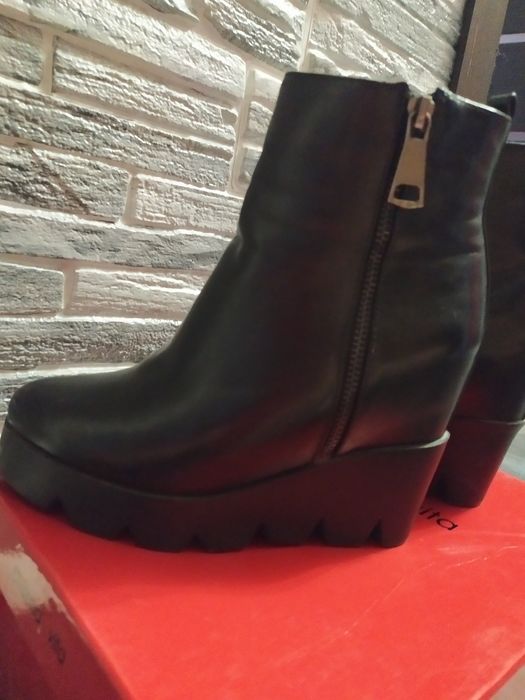 Продам ботинки осенние