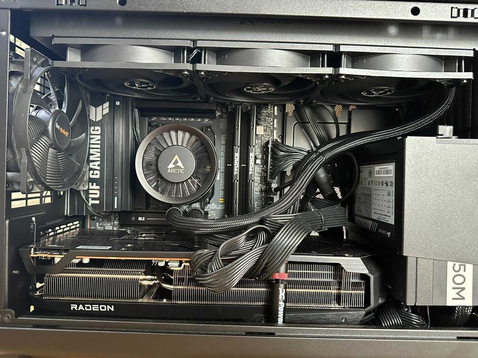 Продавам геймърски компютър R7 9700X/32GB 6000CL30/9070 XT Red Devil