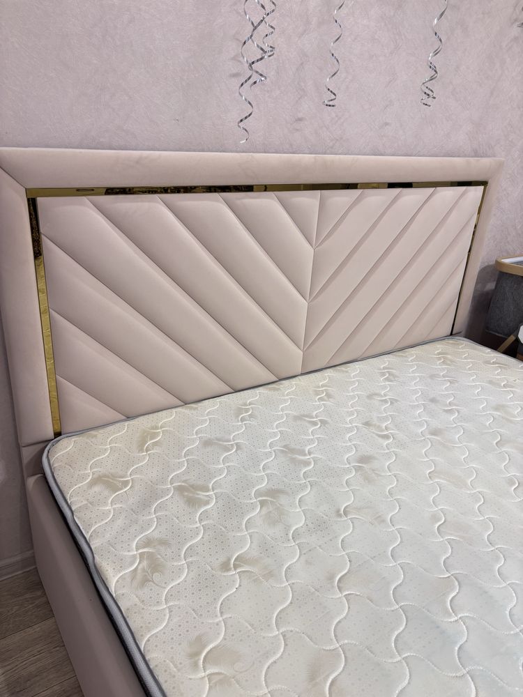 Продается кровать в хорошем качестве. Длина 2 м, ширина - 1,80 м