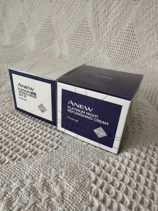Set crema de zi si crema de noapte Avon Anew