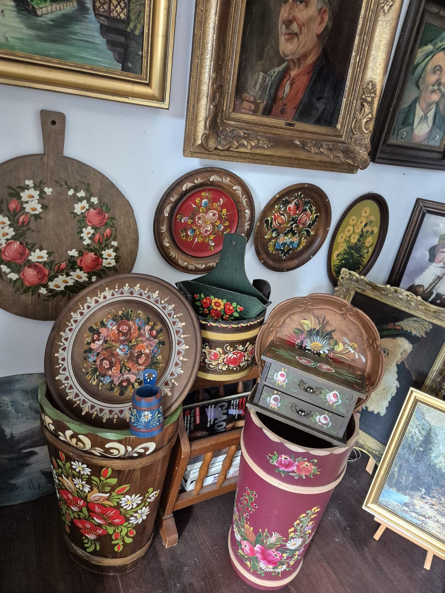 Set de obiecte decorative din lemn.