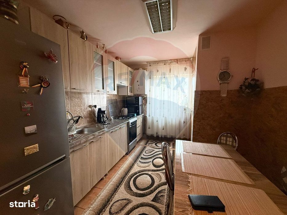 Apartament 3 camere, 2 băi, balcon – Zorilor, locație excelentă