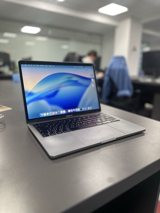 Продам Apple MacBook Pro 2020 (i5, 16/512 GB) с 4 портами Thunderbolt