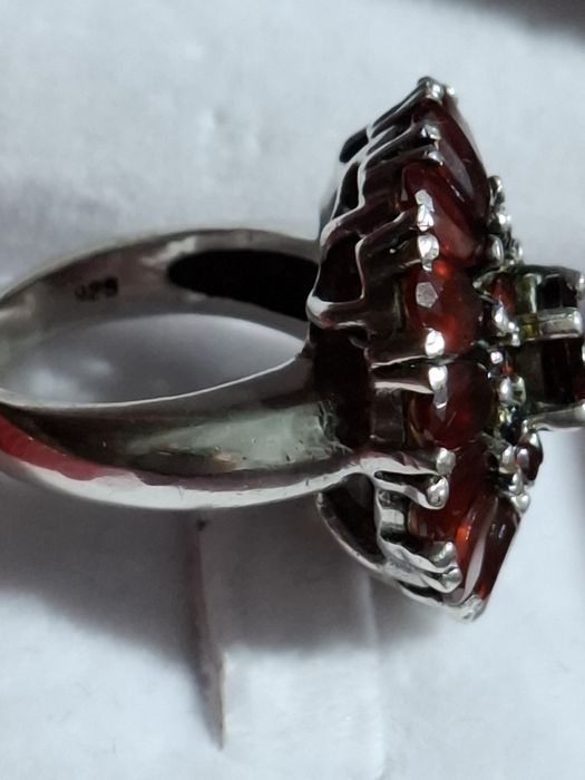 Inele masive din argint cu granate