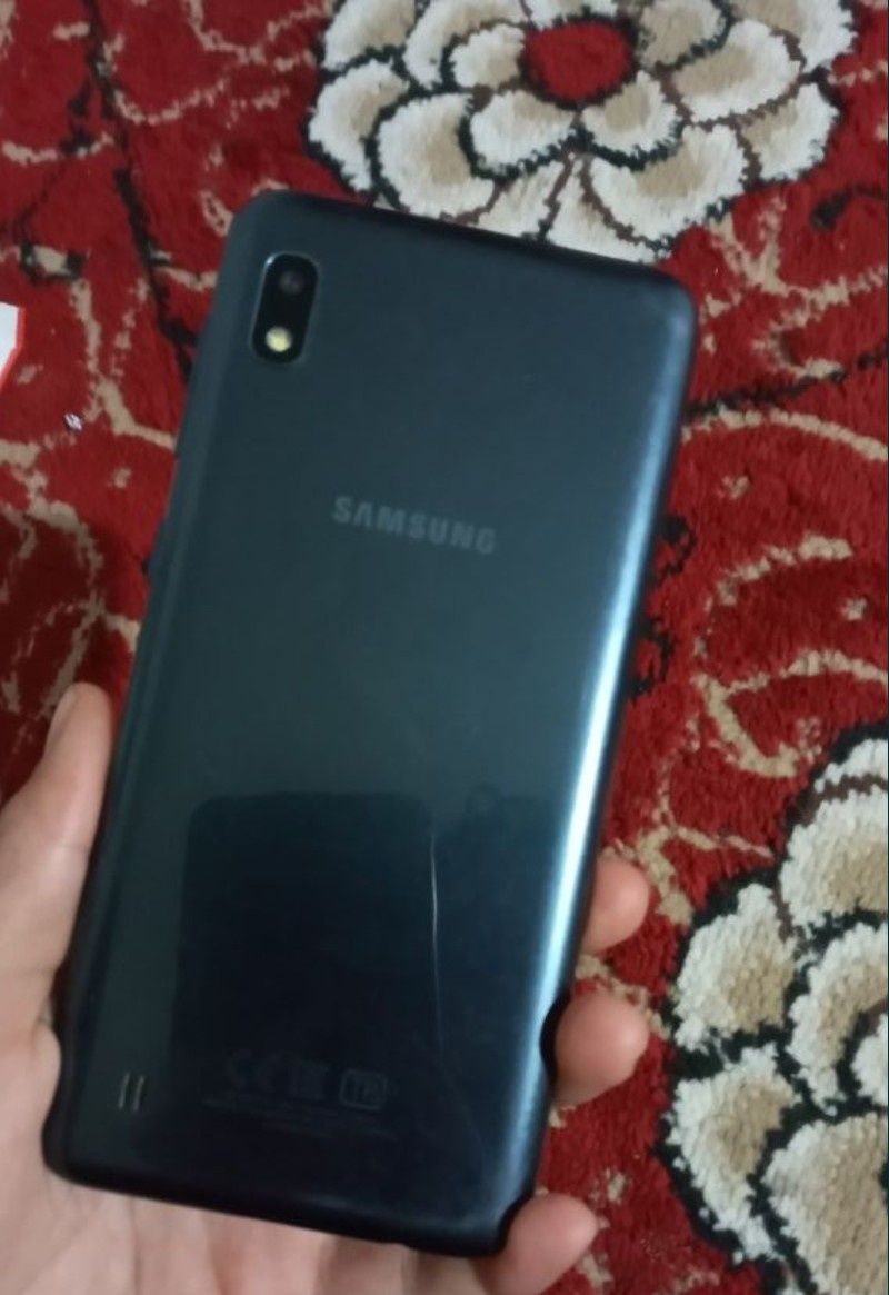 Samsung A10 va Redmi 8A sotiladi.