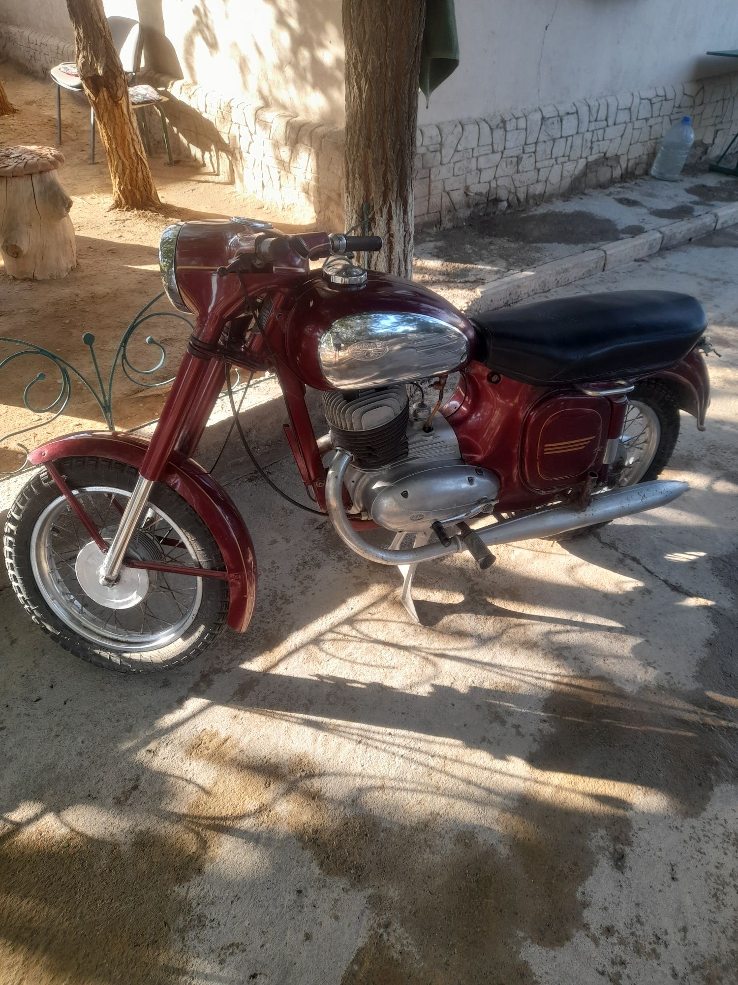 Mototsikl Jawa sotiladi