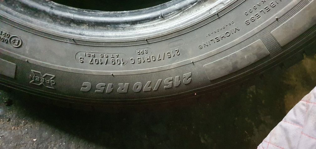 Гуми 2бр 215/70/15с - 1бр- 105лв