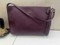 Дамски чанти Guess