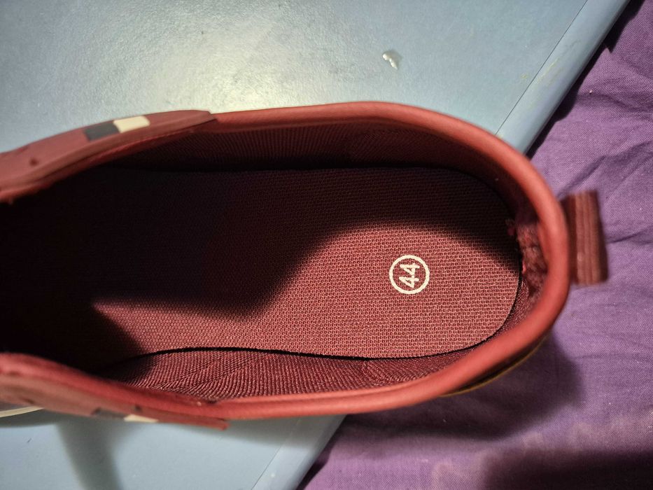 Pantofi sport marime 44, noi, culoare grena