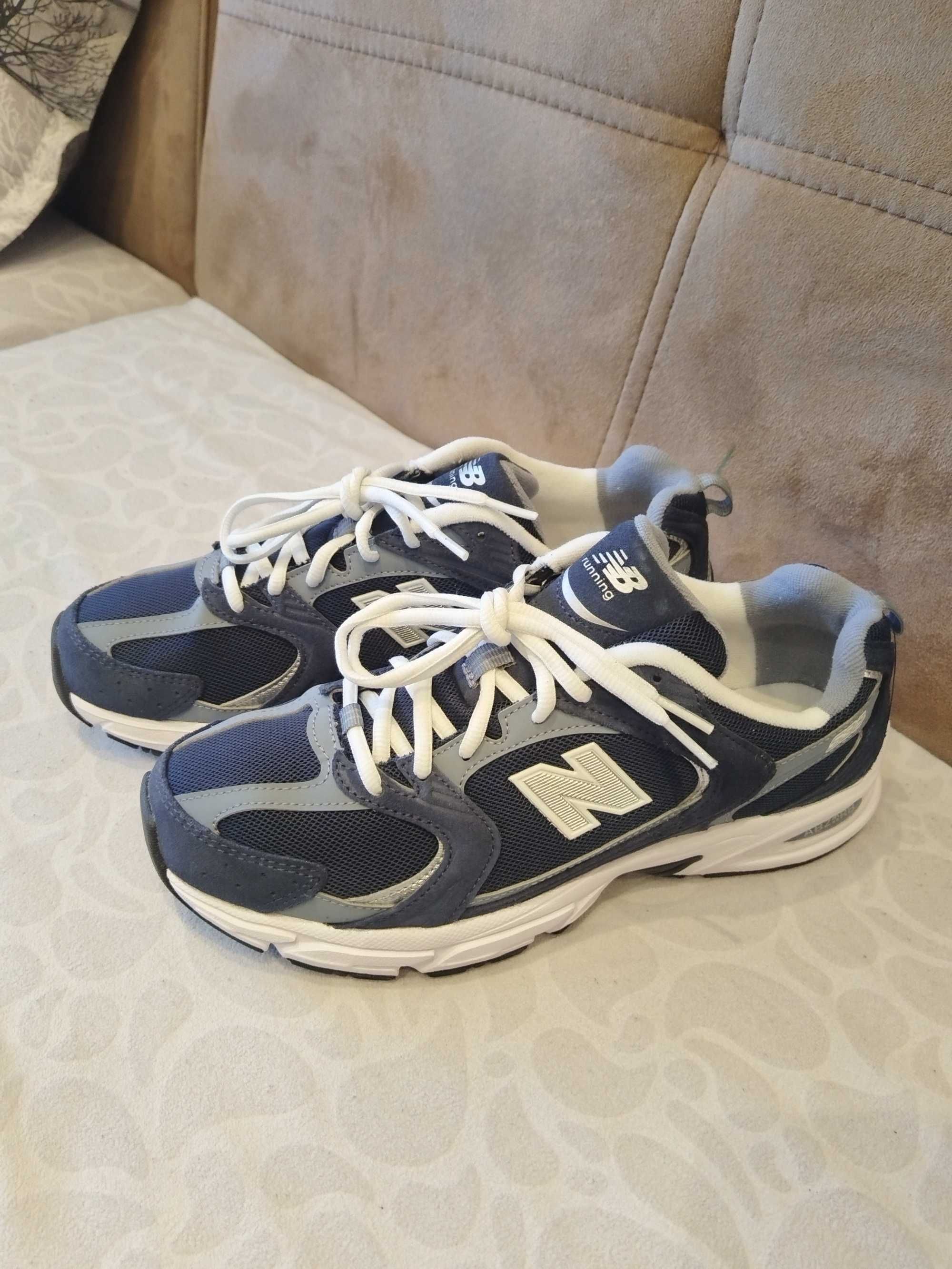 Маратонки new balance