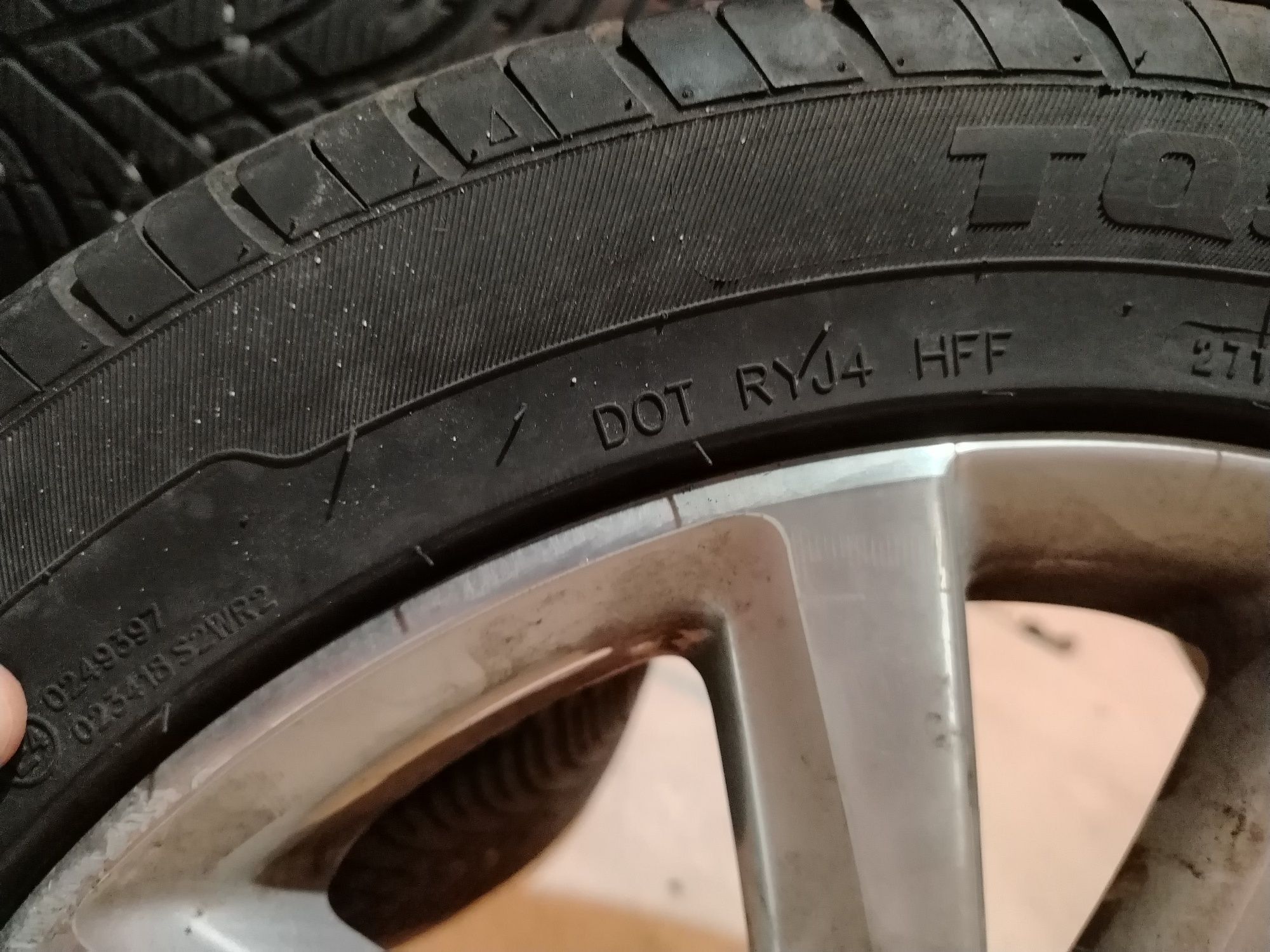 Гуми с джанти от Passat B6 2010г  242/45 R17  VW, Audi и Skoda