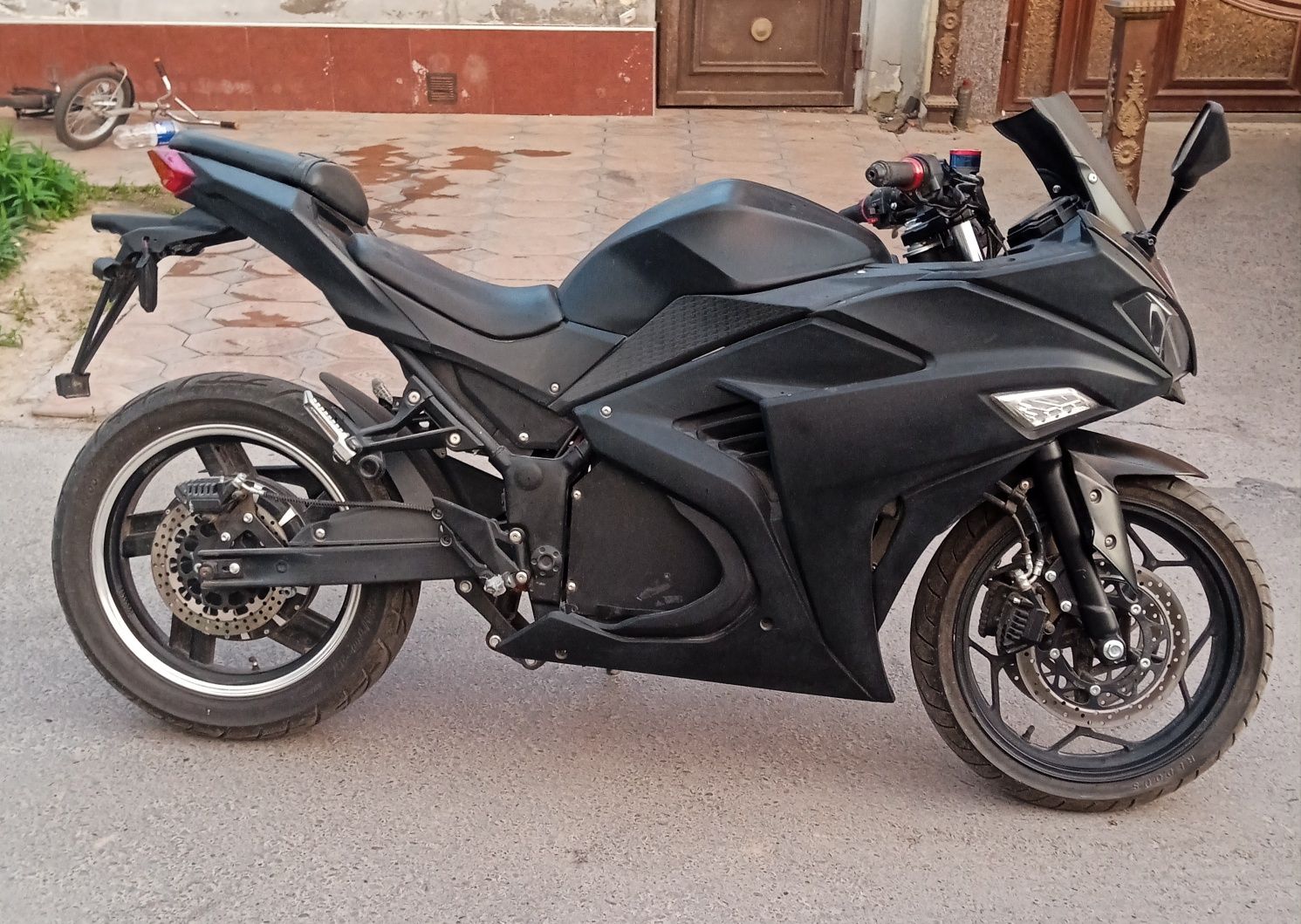 Срочно продается электро мотоцикл Кавасаки DLX 3000.Electro bayk