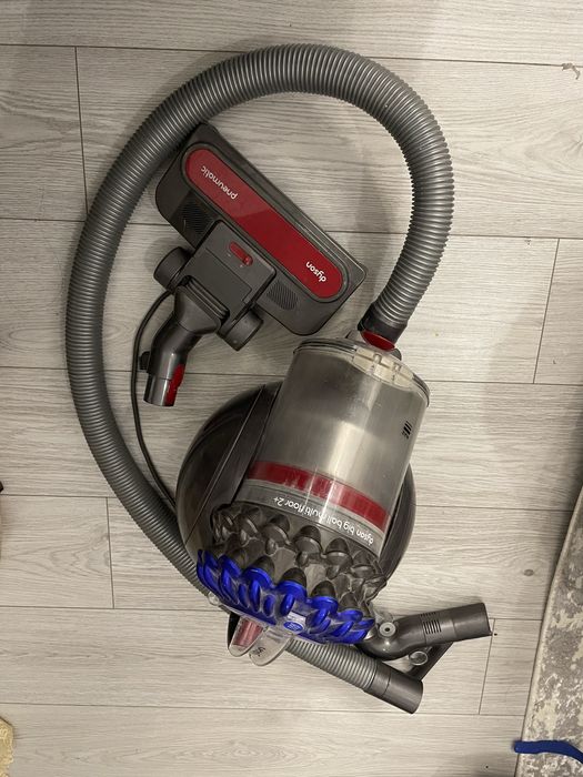 Продам пылесосс Dyson