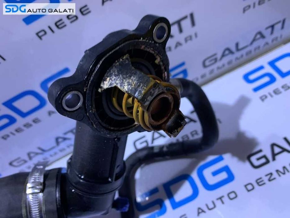 Suport Carcasa Termostat cu Furtun Furtune Apa Radiator Racitor Gaze Suport EGR Fiat 500L 1.6 JTD Multijet 2012 - Prezent