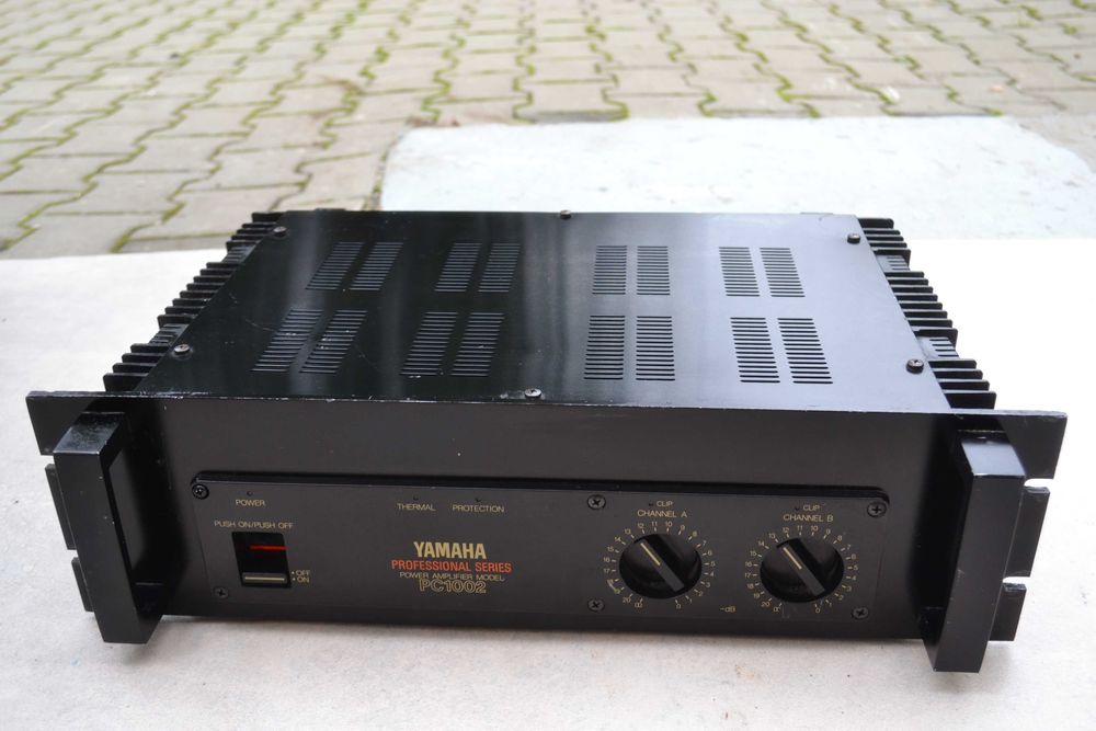 Amplificator Putere Yamaha PC 1002 Professional Series