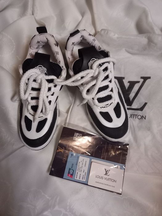 Adidasi noi LV marimea 39 unisex