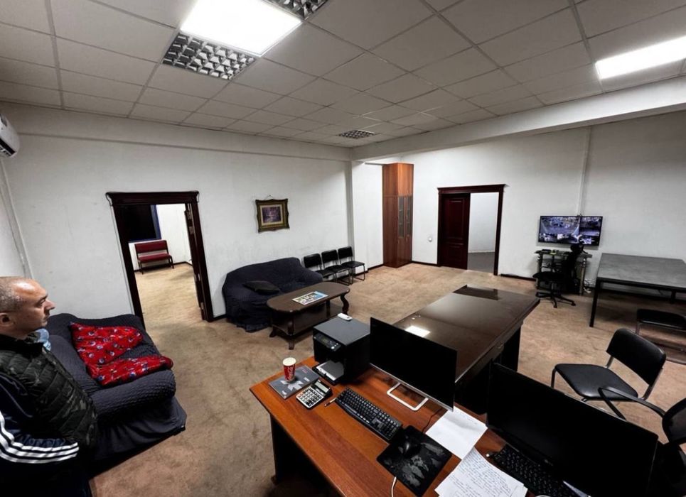 Офис с мебелью и можно с проживанием