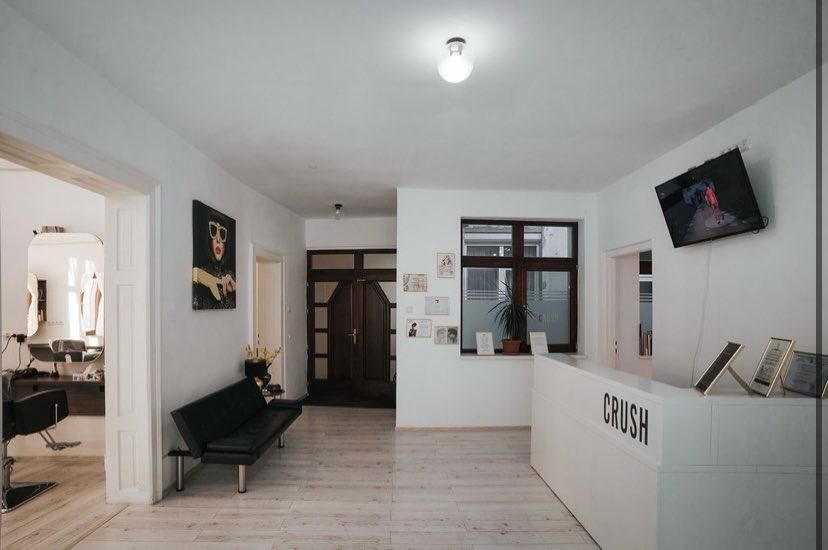 Inchiriez scaun de coafor , frizerie si make-up artista