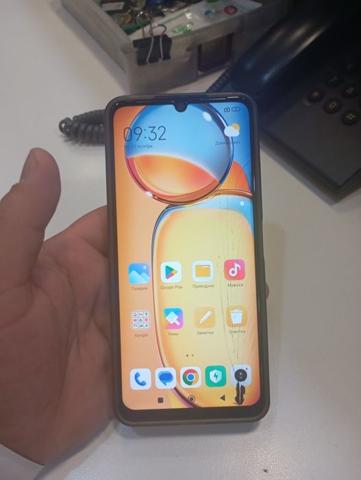 Продам телефон Redmi 13c 8/256