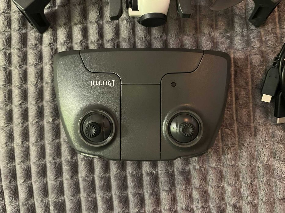 Dronă Parrot Anafi Fly More Combo + Filtre Polarizare și ND