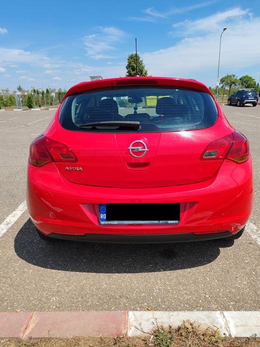 Opel Astra J Hatchback, 1.6 - 116 cp, pret usor negociabil