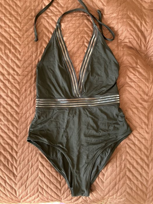 Атрактивен цял бански + подарък