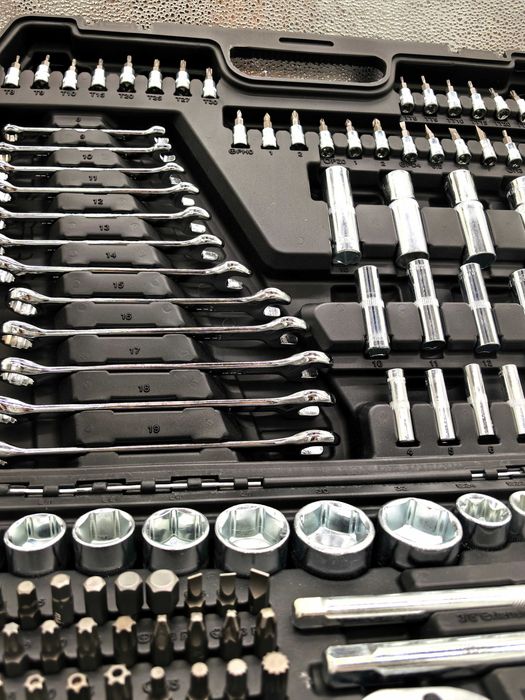 Set scule complet 216 piese Supamaster 399 lei
