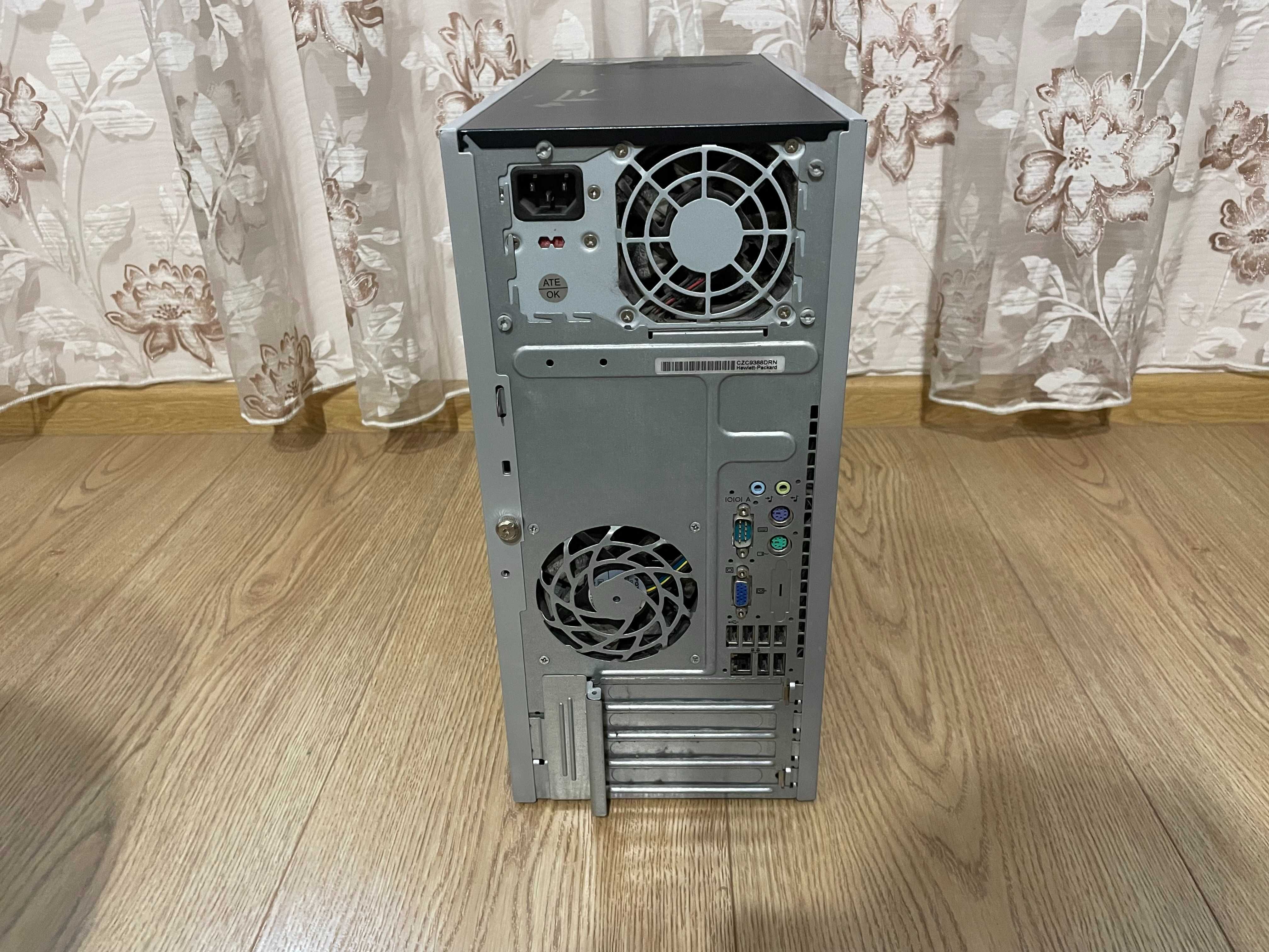 Настолен компютър HP със инсталиран Windows 7