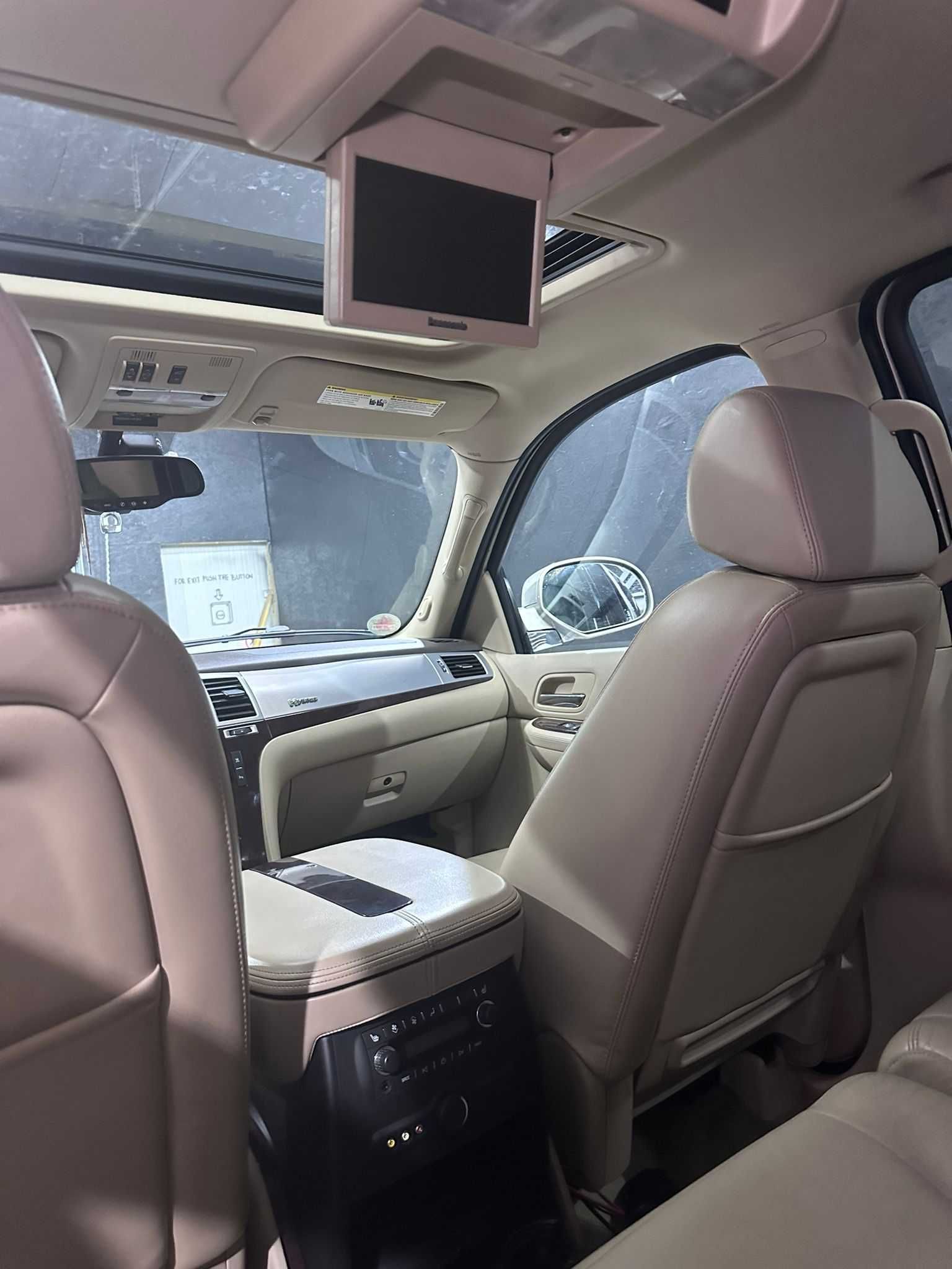 Cadillac Escalade HYBRID sau schimb cu teren