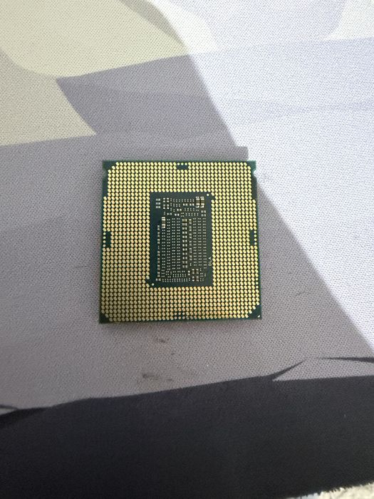 Vand procesor i7 9700K