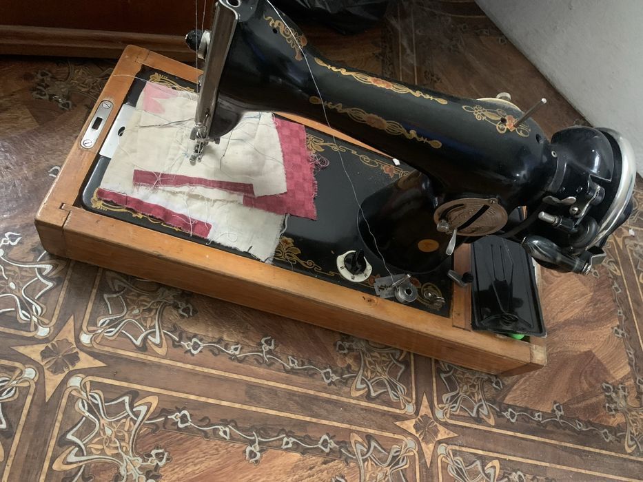 Продам швейную машину