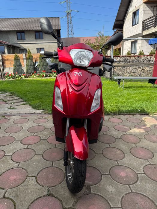 Scuter electric triciclu