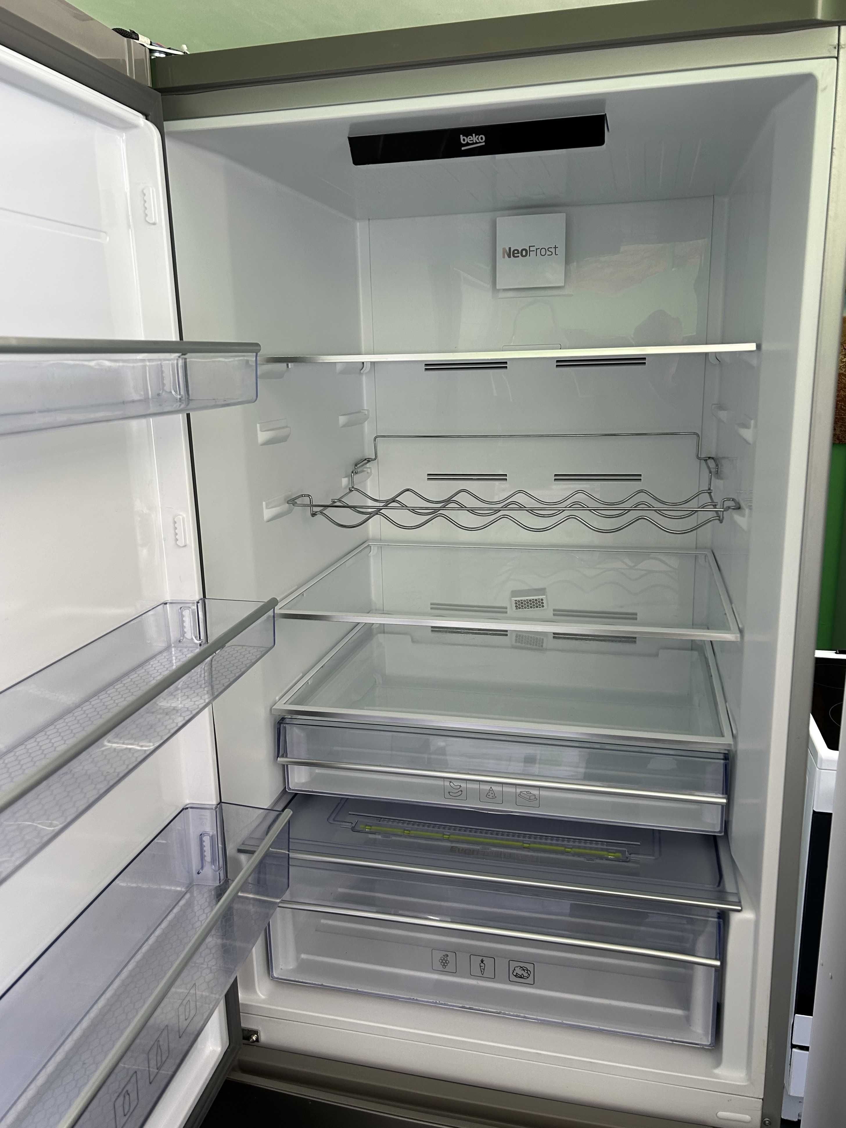 Хладилник с фризер 70 см Beko RCNE560E40ZXP| NeoFrost Dual Cooling