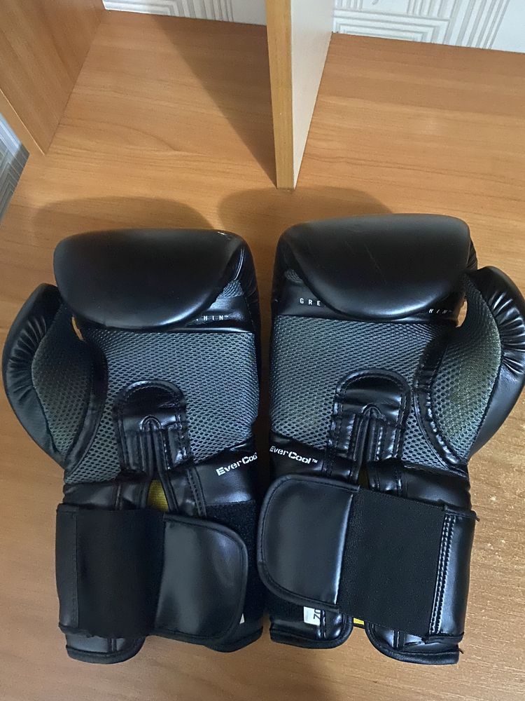 Продам боксерские перчатки Everlast protex2