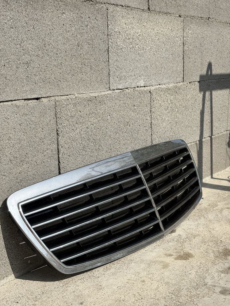 Решетека Mercedes-Benz w211 E-class Avantgarde