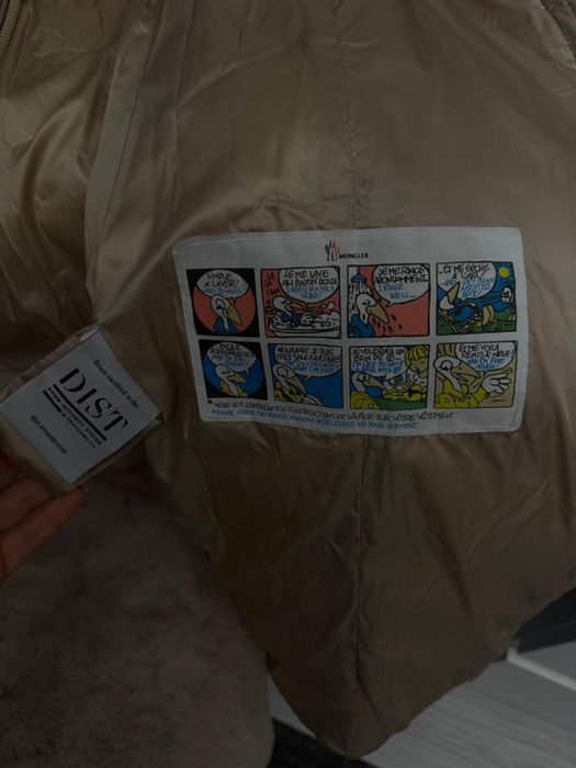 Moncler със естествен пух. Качулката се сваля
