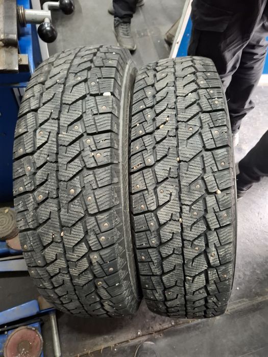 Продам 2 балонна R16 грузовые