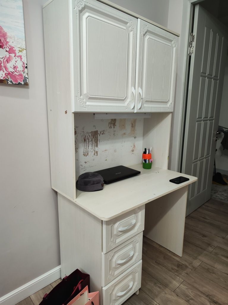 Писменный стол со шкафом