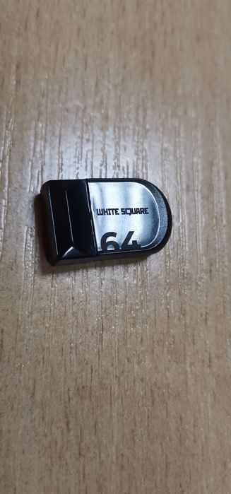 Продаю USB флешку 64 Гб