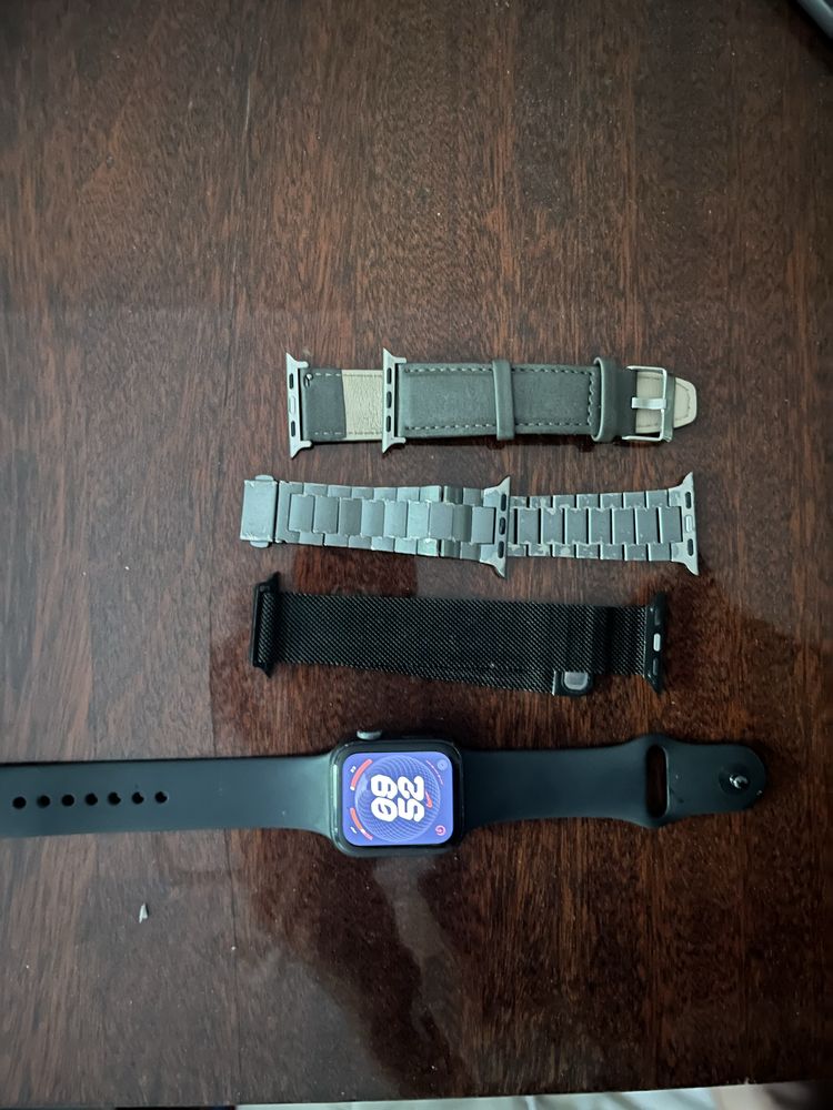 Apple watch SE продаю