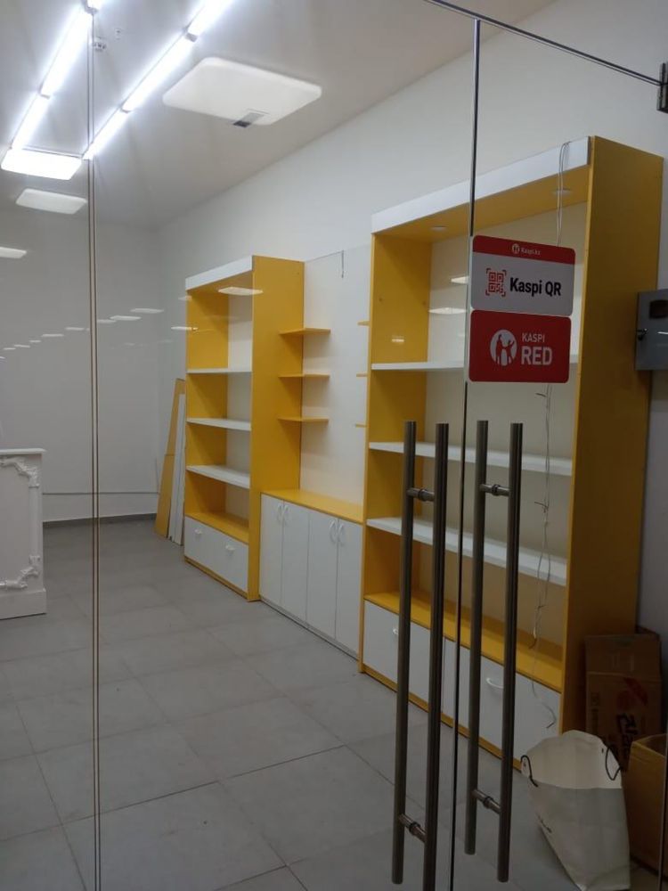 Шкафы и ресепшн срочно продаем. Самовывоз