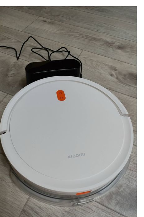 Продам робот пылесос б/у xiaomi E5 в идеальном состоянии