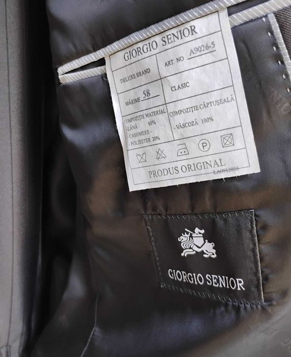 Vând costum bărbați