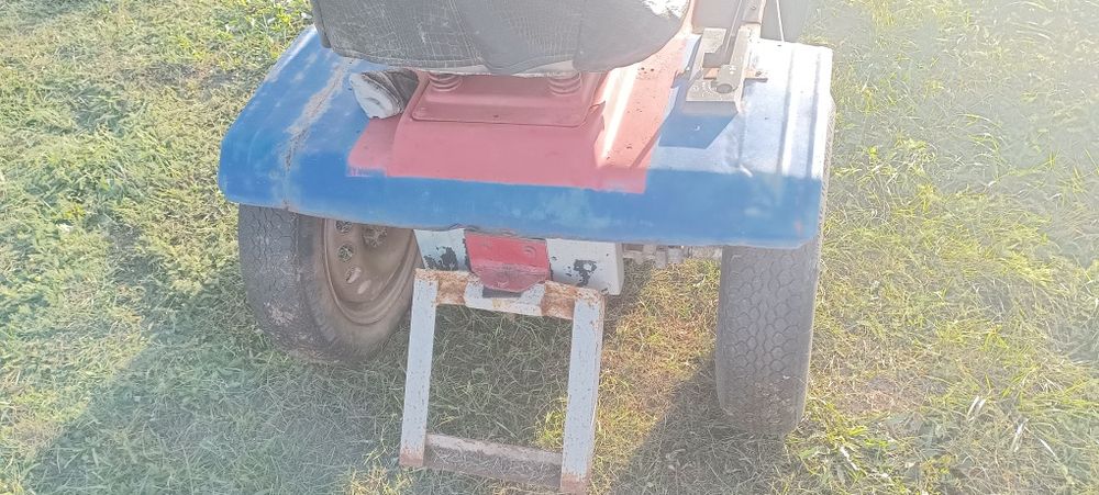 Vind tractor mic cu remorca