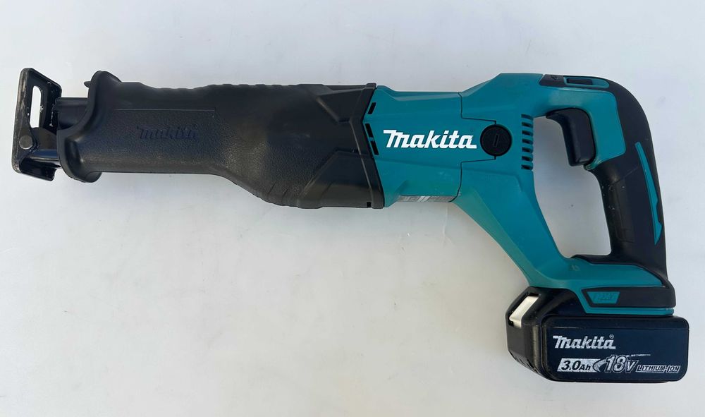 Makita DJR186 - Акумулаторен саблен трион 2x18V 3.0Ah