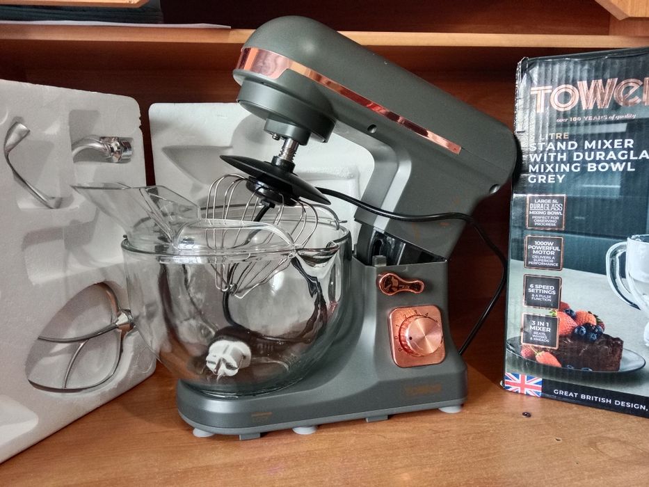 Миксер новый, көп қолданылмаған. Каропкасында тұр.