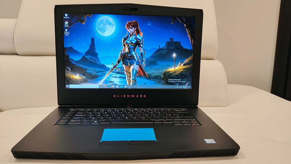 Laptop gaming Alienware cu procesor i7 si placa video de 8 gb
